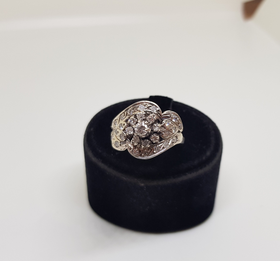 BÜYÜK SALYANGOZ MODELİ FRANSIZ YAPIMI 9 AYAR ALTIN MONTÜRLÜ PIRLANTA TAŞLI YÜZÜK