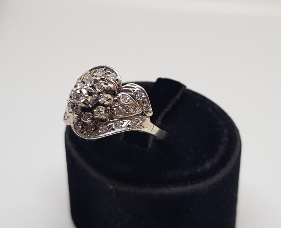 BÜYÜK SALYANGOZ MODELİ FRANSIZ YAPIMI 9 AYAR ALTIN MONTÜRLÜ PIRLANTA TAŞLI YÜZÜK