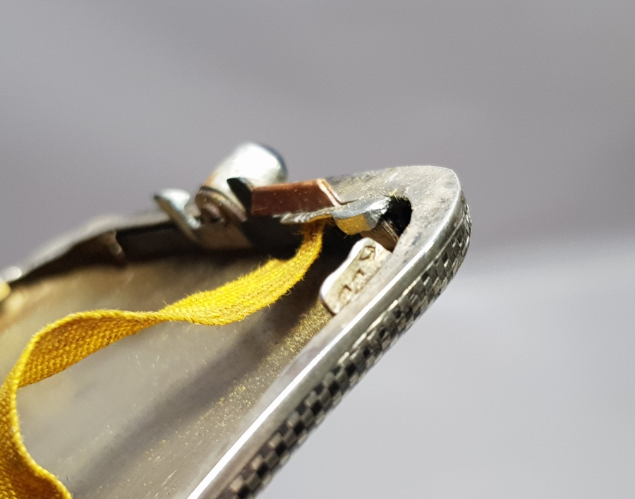 ÜZERİ ALTIN İNSİYALLİ OSMANLI DÖNEMİ DAMALI SİGARA TABAKASI