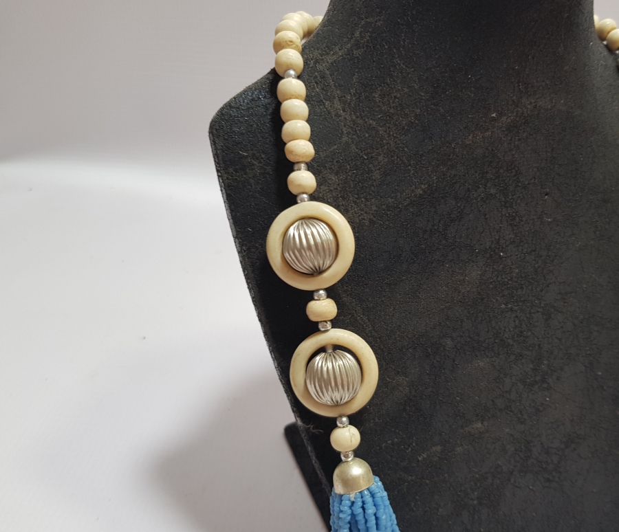 KEMİK VE OPAL BONCUKLARLA SÜSLÜ TAMAMI EL YAPIMI VE UZAKDOĞU İŞİ ANTİKA GERDANLIK