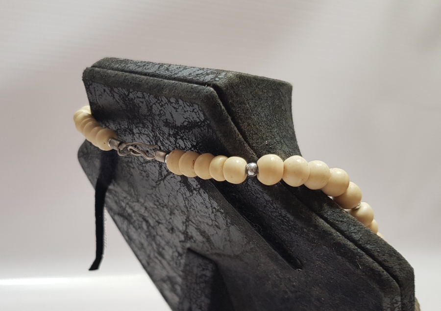 KEMİK VE OPAL BONCUKLARLA SÜSLÜ TAMAMI EL YAPIMI VE UZAKDOĞU İŞİ ANTİKA GERDANLIK