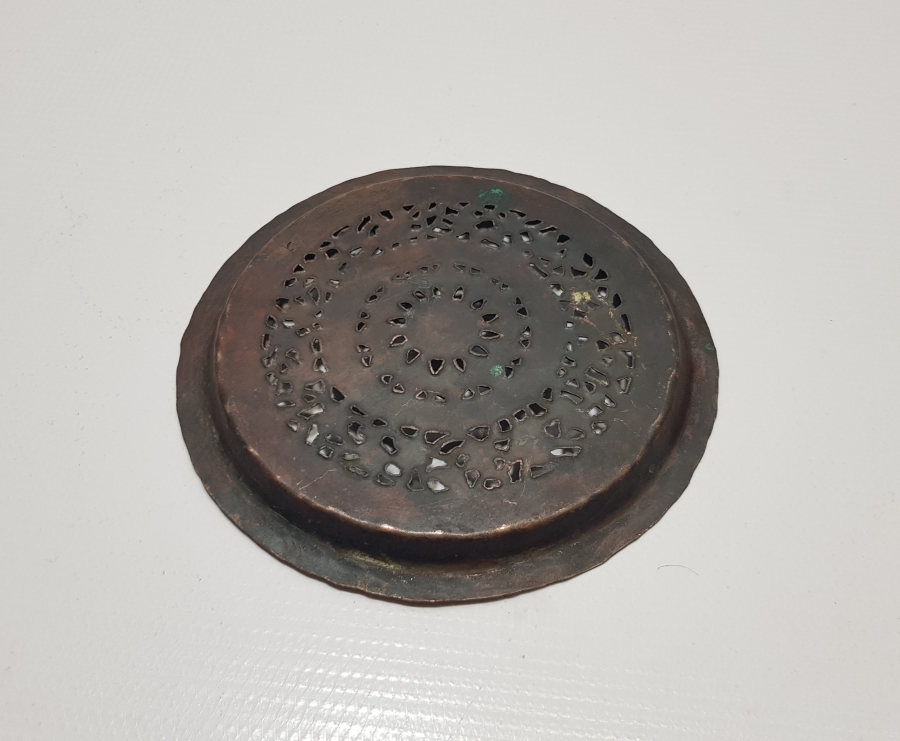 ÜZERİ TESTERE VE KALEM İŞÇİLİKLİ NADİR FORMLU OSMANLI DÖNEMİ ANADOLU PARSI GÖRSELLİ ÇOK NADİR KAHVE TEPSİSİ