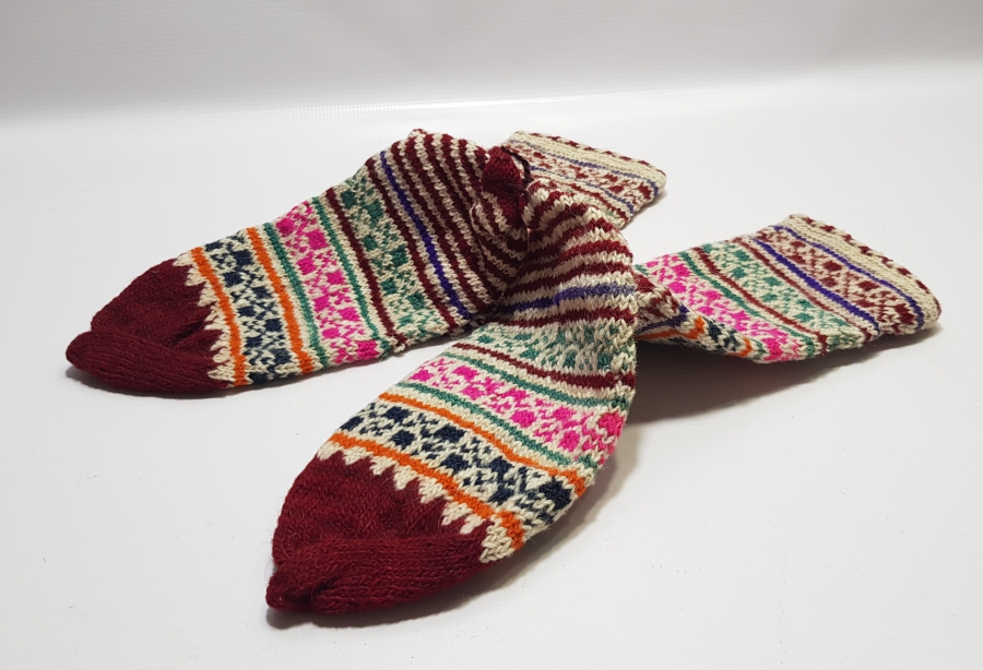 OSMANLI DÖNEMİ TAMAMI EL ÖRME BERGAMA KOZAK YÖRESİ YÖRÜK ÇORABI