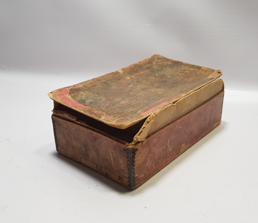 OSMANLICA - RUMCA VE FRANSIZCA YAZILI OSMANLI DÖNEMİ ÇOK NADİR İZMİR KAPAKLI KARTON KUTU