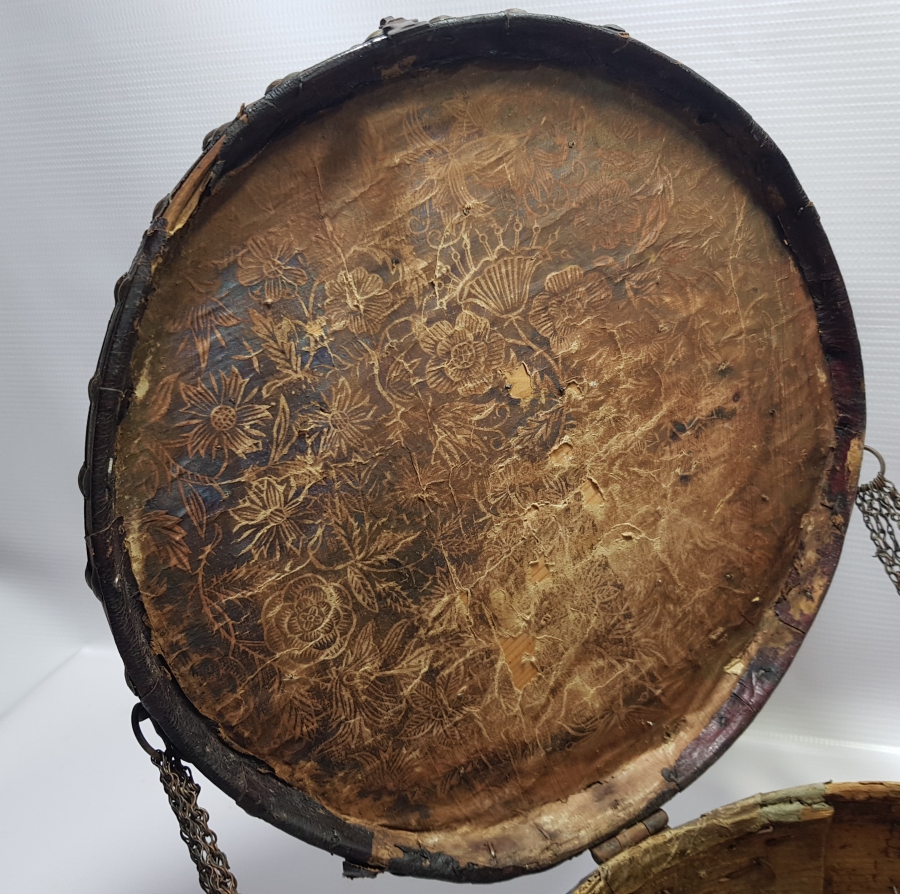 OSMANLI DÖNEMİ DEV BOYDA TEKKE İŞİ KABARALI KUTSAL EMANET SANDIĞI