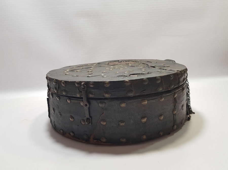 OSMANLI DÖNEMİ DEV BOYDA TEKKE İŞİ KABARALI KUTSAL EMANET SANDIĞI