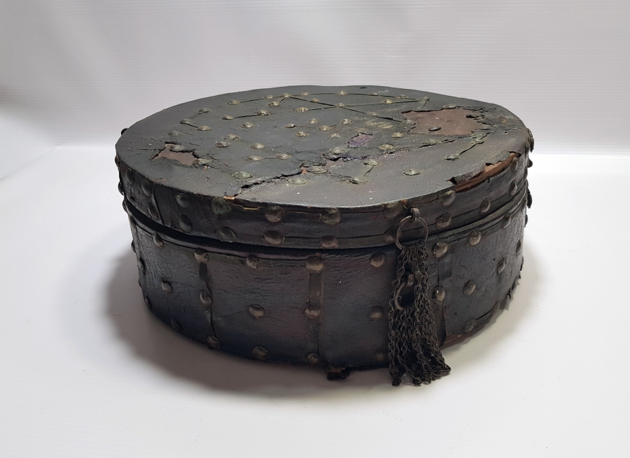 OSMANLI DÖNEMİ DEV BOYDA TEKKE İŞİ KABARALI KUTSAL EMANET SANDIĞI