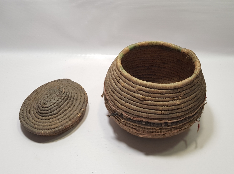 OSMANLI DÖNEMİ HURMA YAPRAĞINDAN YAPILMIŞ HİCAZ İŞİ NADİR KAPAKLI HURMA ZEMBİLİ