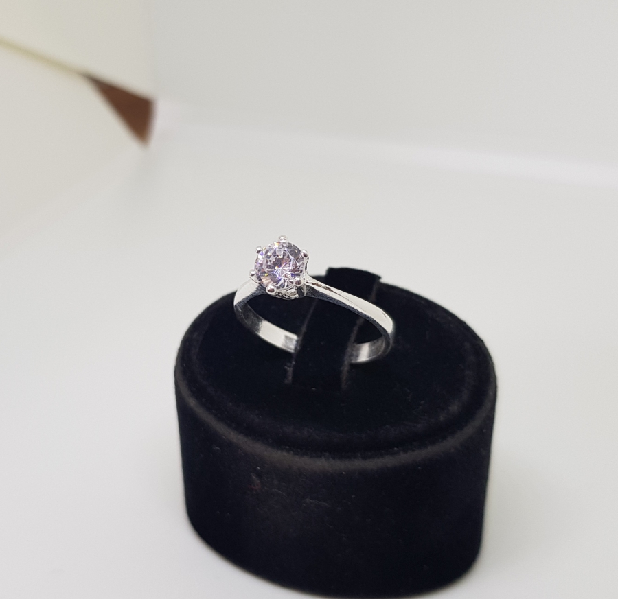 TEK TAŞ MODEL GÜMÜŞ YÜZÜK