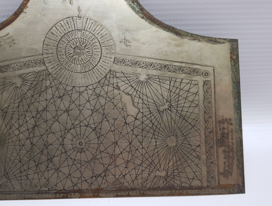 OSMANLICA VE TÜRKÇE YAZILI ÇOK NADİR GEÇİŞ DÖNEMİ METAL RÜZGAR YÖNLERİNİ GÖSTERİR GEMİCİ YÖN TAKVİMİ