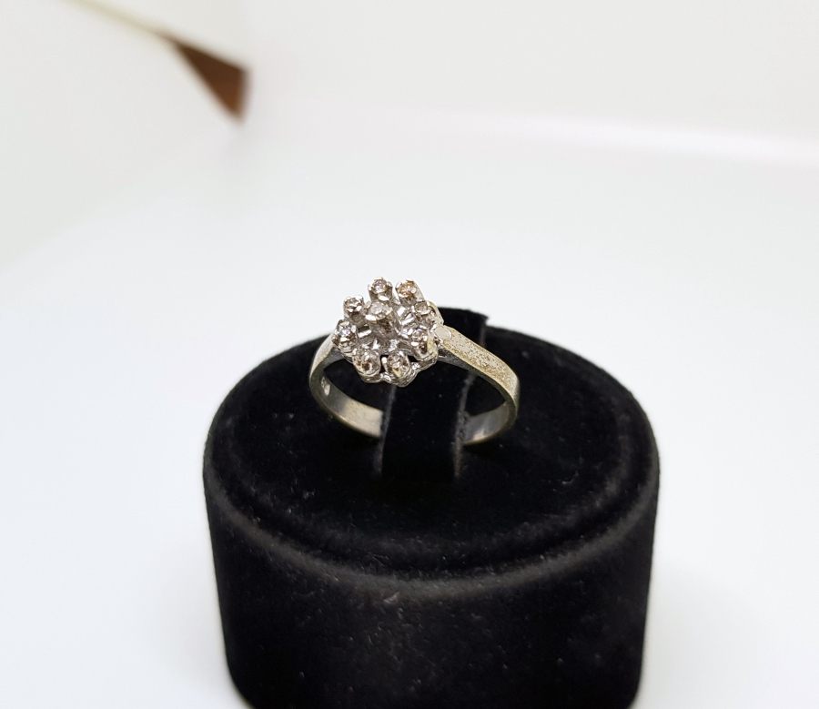 KAR TANESİ FORMLU PIRLANTA TAŞLI ÖZEL YAPIM YÜZÜK