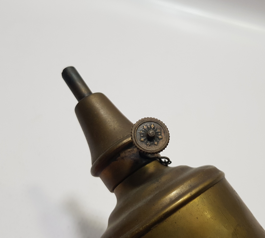 ÜZERİ YAZILI VE KIRLANGIÇ MOTİFLİ NADİR VAGON LAMBASI