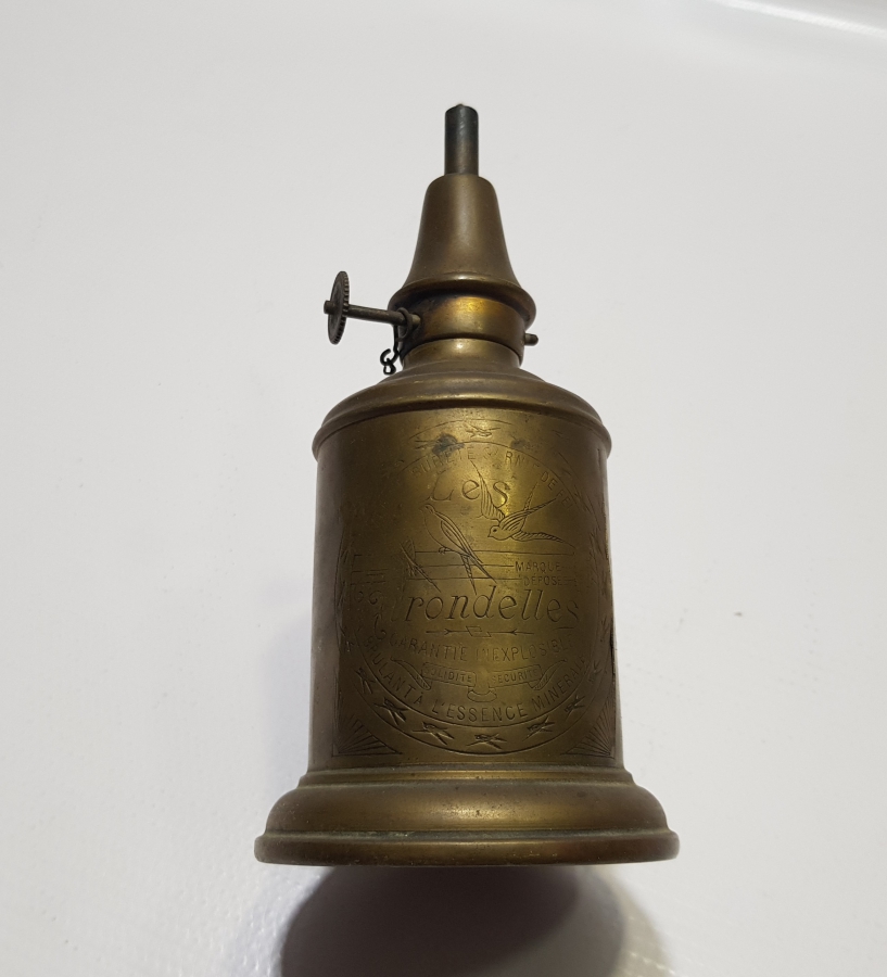 ÜZERİ YAZILI VE KIRLANGIÇ MOTİFLİ NADİR VAGON LAMBASI