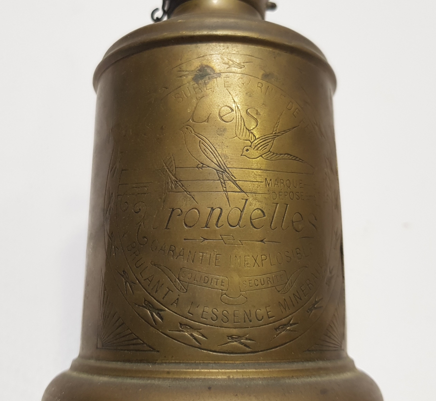 ÜZERİ YAZILI VE KIRLANGIÇ MOTİFLİ NADİR VAGON LAMBASI