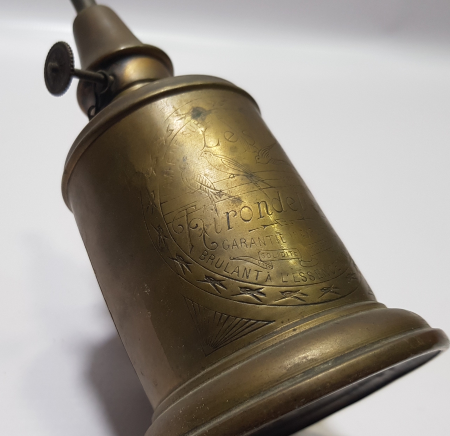 ÜZERİ YAZILI VE KIRLANGIÇ MOTİFLİ NADİR VAGON LAMBASI