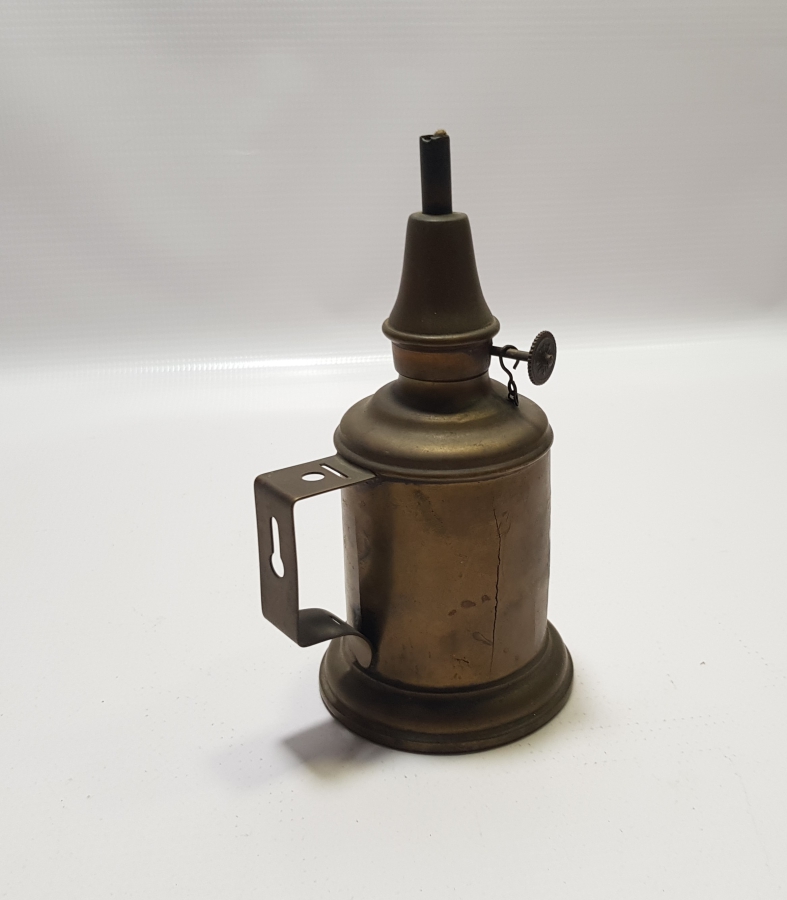 ÜZERİ YAZILI VE KIRLANGIÇ MOTİFLİ NADİR VAGON LAMBASI