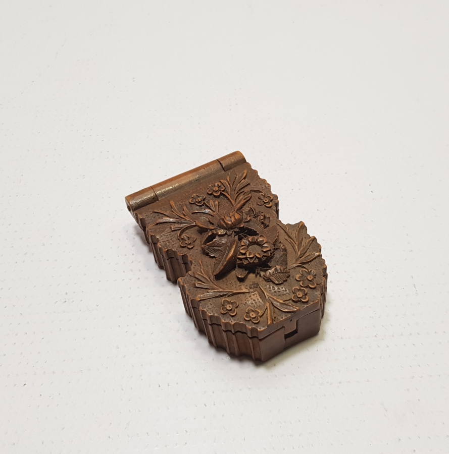 YEKPARE AHŞAPTAN EL OYMA İŞÇİLİKLİ OSMANLI DÖNEMİ NADİR CEP SAATİ STANDI