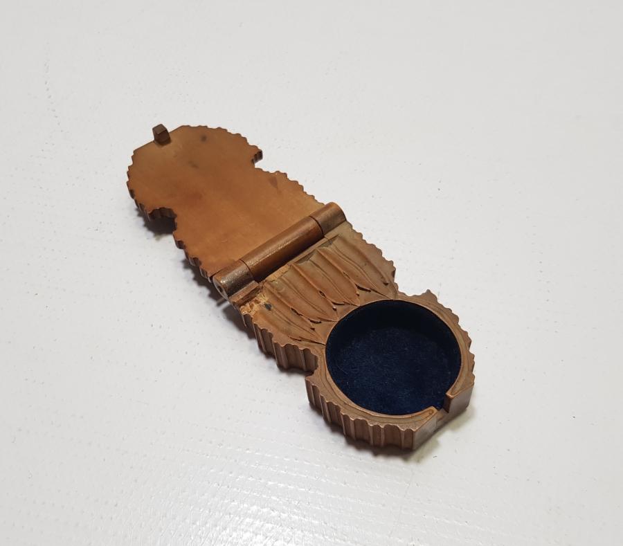 YEKPARE AHŞAPTAN EL OYMA İŞÇİLİKLİ OSMANLI DÖNEMİ NADİR CEP SAATİ STANDI