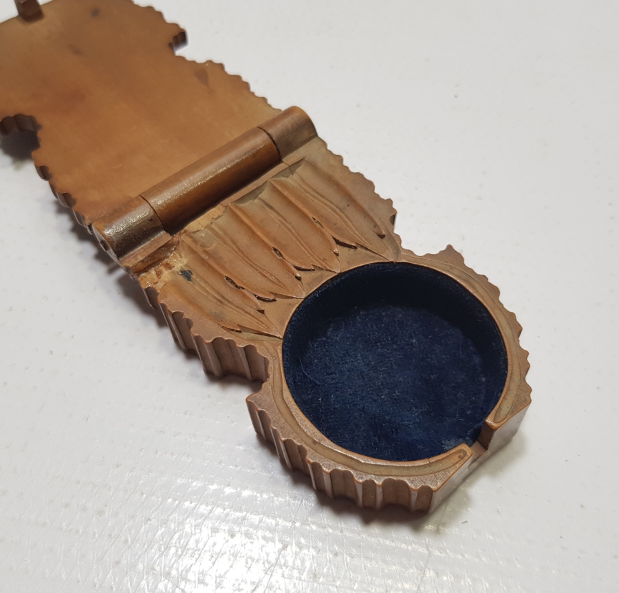 YEKPARE AHŞAPTAN EL OYMA İŞÇİLİKLİ OSMANLI DÖNEMİ NADİR CEP SAATİ STANDI