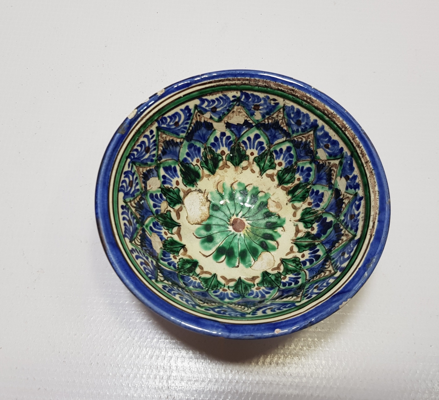 OSMANLI DÖNEMİ USTA DAMGALI VE EL BOYAMA NADİR FORMDA İZNİK KASE