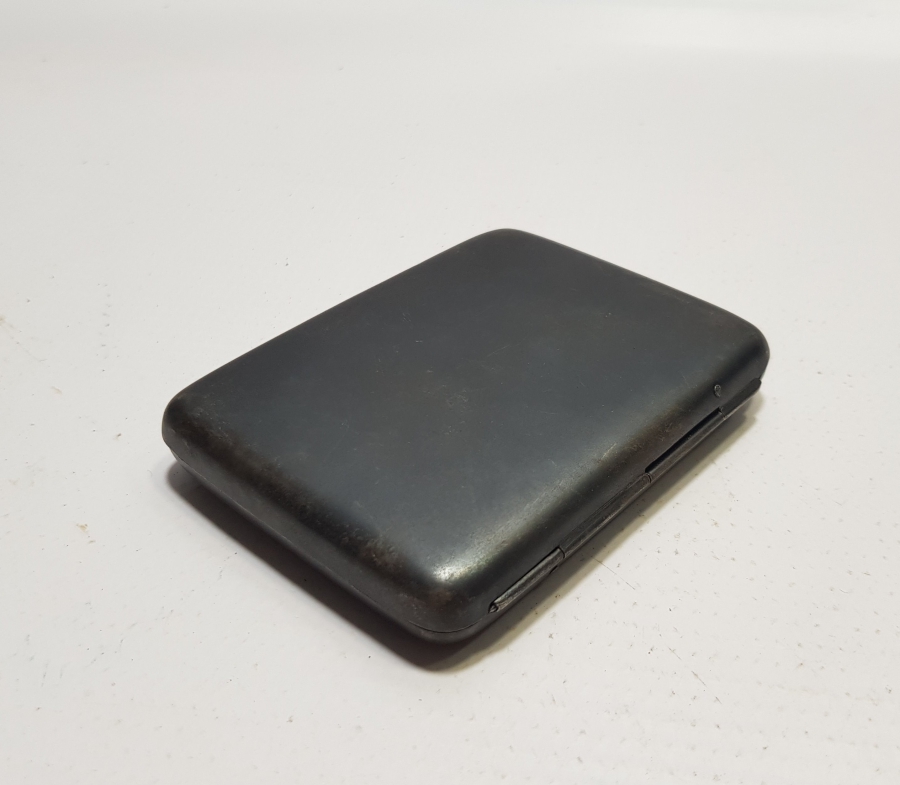 ÜZERİ ALTIN ÇAKMA İŞÇİLİKLİ ÇOK NADİR MENEVİŞLİ SUBAY SİGARA TABAKASI