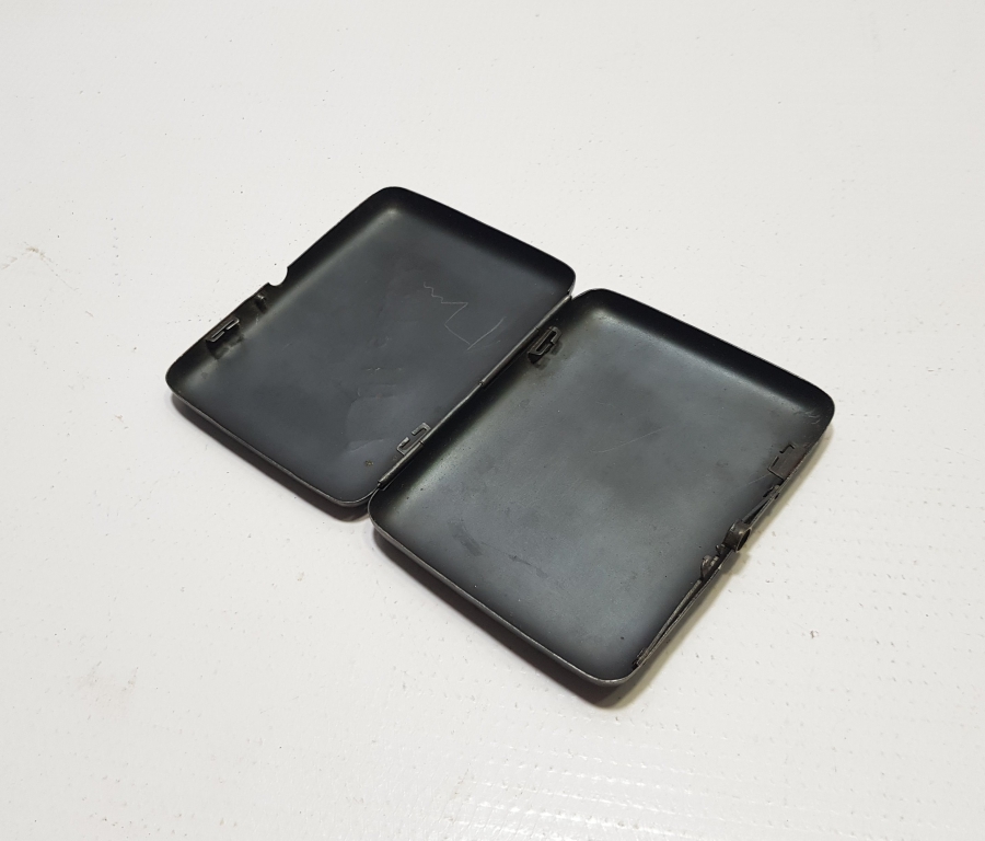 ÜZERİ ALTIN ÇAKMA İŞÇİLİKLİ ÇOK NADİR MENEVİŞLİ SUBAY SİGARA TABAKASI