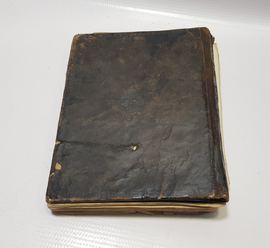 OSMANLI DÖNEMİ DERİ CİLDİNDE TAŞ BASKI MEDRESE KİTABI