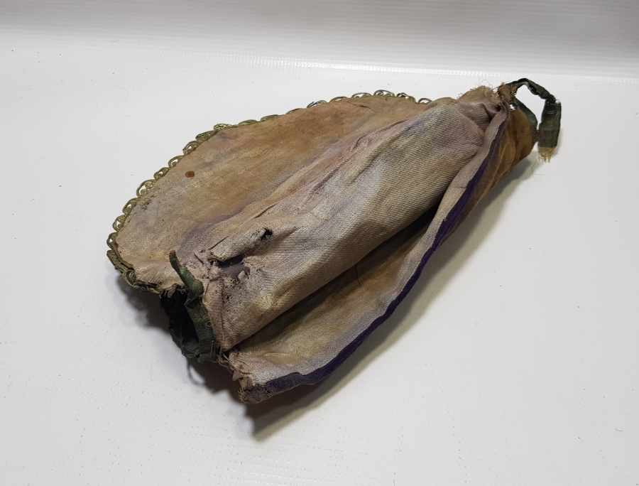 EĞİTİM TARİHİ - OSMANLI DÖNEMİ ÜZERİ AY YILDIZLI VE GÜMÜŞ SIRMA İŞÇİLİKLİ ÇOK NADİR BED-İ BESMELE ÇANTASI