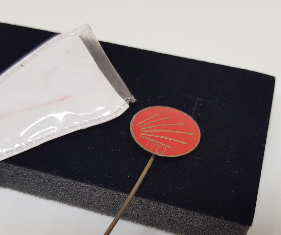 ORİJİNAL KABINDA ANTİKA CHP ROZETİ