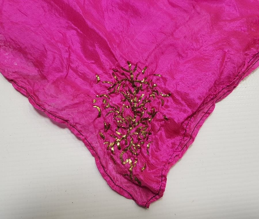 HAM İPEKTEN YAPILMIŞ TELKARİ İŞÇİLİKLİ ÇOK NADİR EFE MENDİLİ