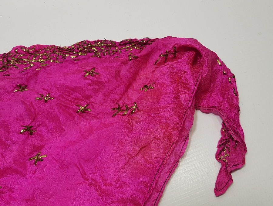 HAM İPEKTEN YAPILMIŞ TELKARİ İŞÇİLİKLİ ÇOK NADİR EFE MENDİLİ