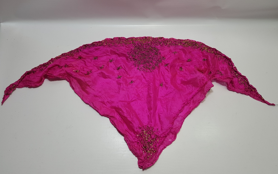 HAM İPEKTEN YAPILMIŞ TELKARİ İŞÇİLİKLİ ÇOK NADİR EFE MENDİLİ