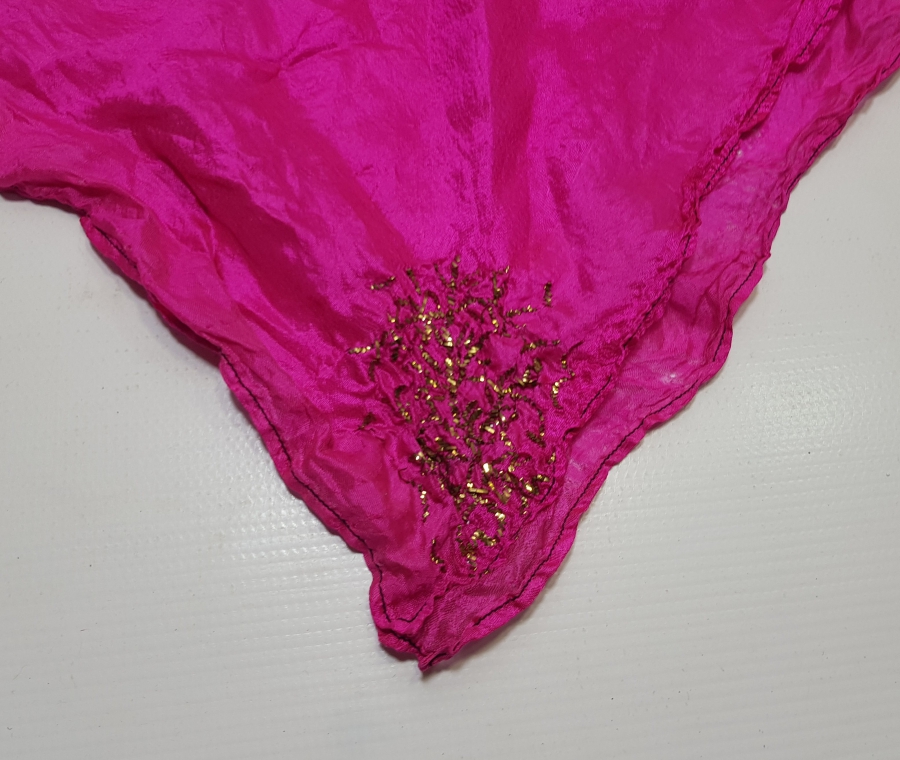 HAM İPEKTEN YAPILMIŞ TELKARİ İŞÇİLİKLİ ÇOK NADİR EFE MENDİLİ