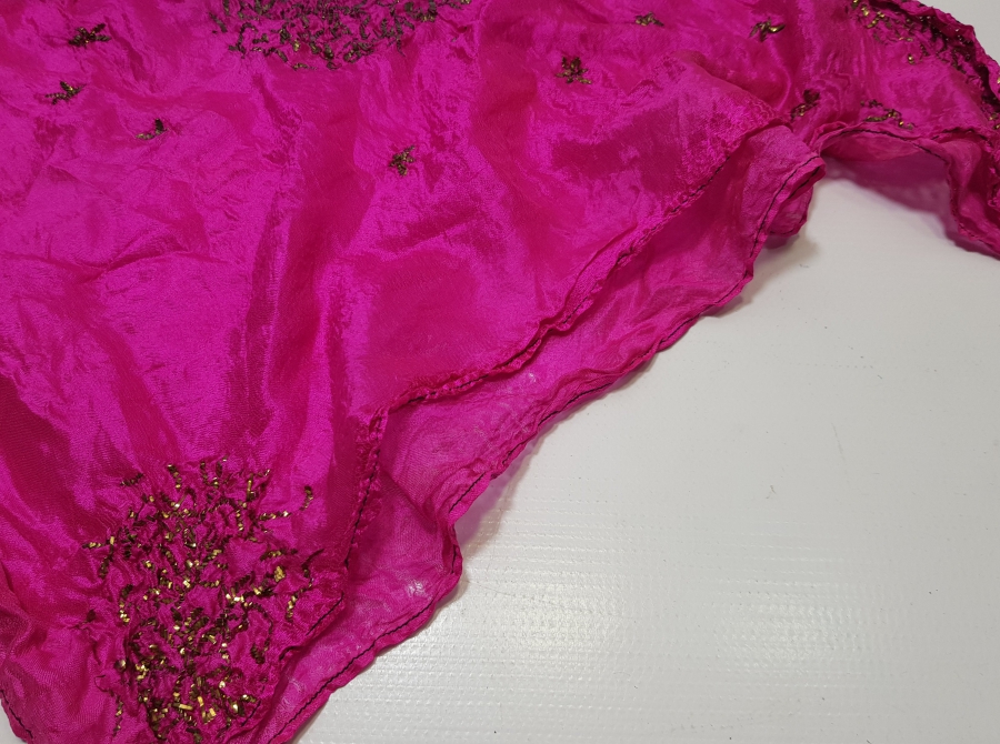 HAM İPEKTEN YAPILMIŞ TELKARİ İŞÇİLİKLİ ÇOK NADİR EFE MENDİLİ