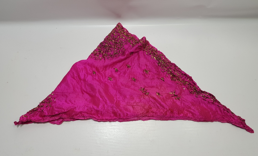 HAM İPEKTEN YAPILMIŞ TELKARİ İŞÇİLİKLİ ÇOK NADİR EFE MENDİLİ