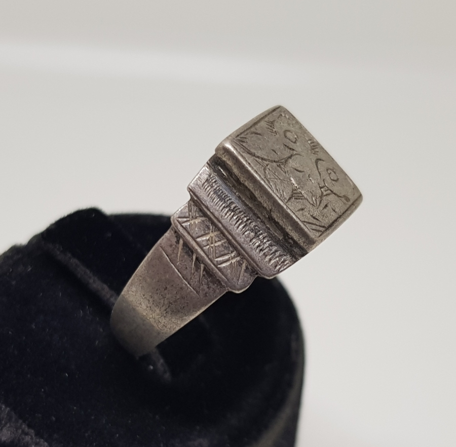 ÜZERİ KALEM İŞÇİLİKLİ OSMANLI DÖNEMİ GÜMÜŞ KABADAYI YÜZÜĞÜ