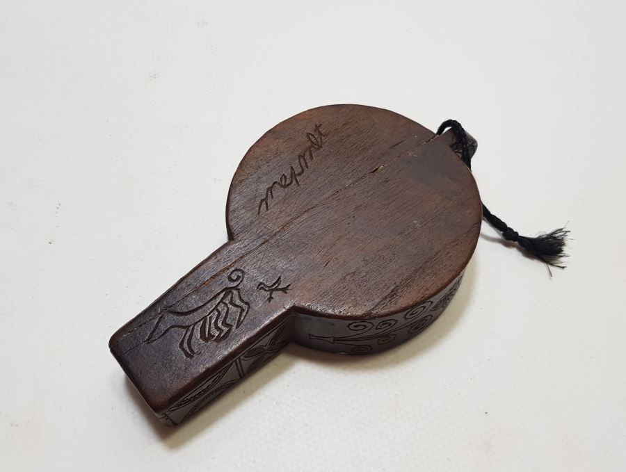 ÜZERİ KUŞ VE KÖPEK MOTİFLİ EL YAPIMI ANTİKA KAHVE SOĞUDANI