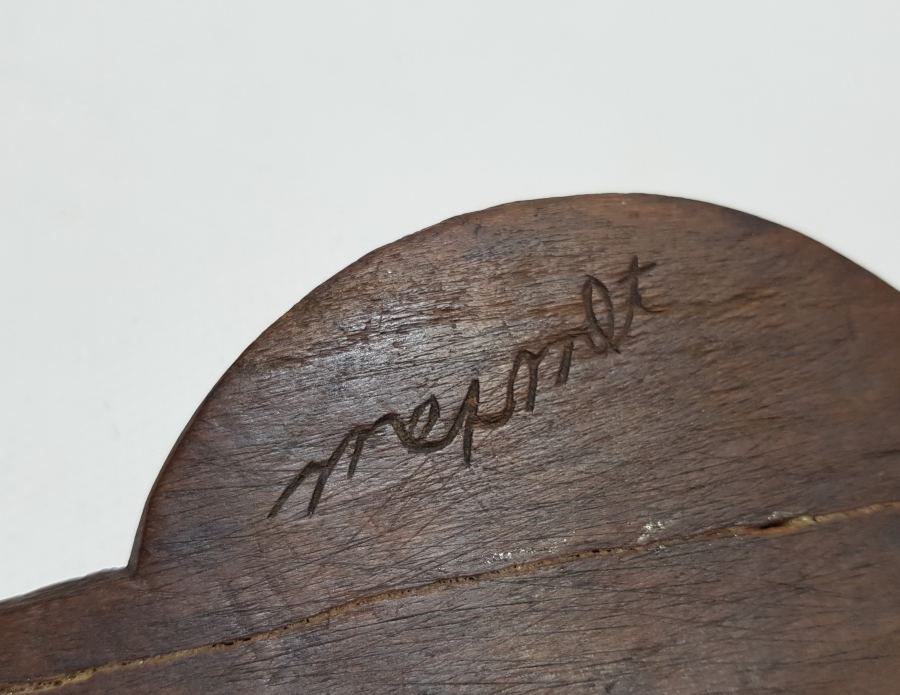 ÜZERİ KUŞ VE KÖPEK MOTİFLİ EL YAPIMI ANTİKA KAHVE SOĞUDANI