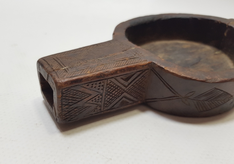 ÜZERİ KUŞ VE KÖPEK MOTİFLİ EL YAPIMI ANTİKA KAHVE SOĞUDANI