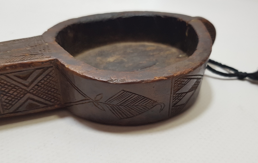 ÜZERİ KUŞ VE KÖPEK MOTİFLİ EL YAPIMI ANTİKA KAHVE SOĞUDANI