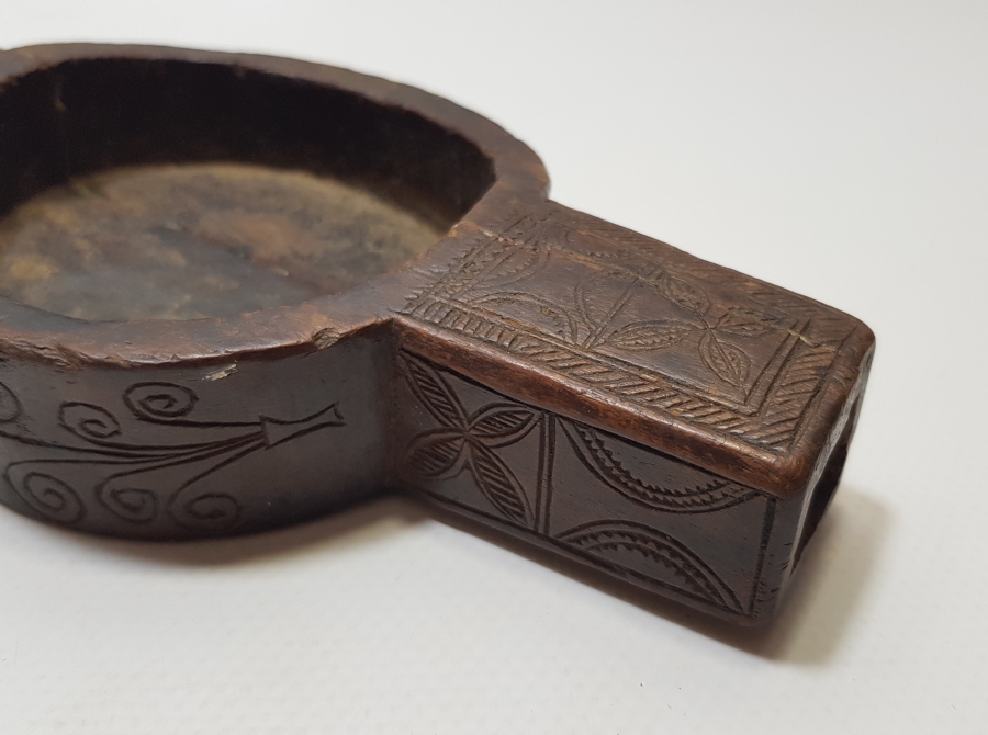 ÜZERİ KUŞ VE KÖPEK MOTİFLİ EL YAPIMI ANTİKA KAHVE SOĞUDANI