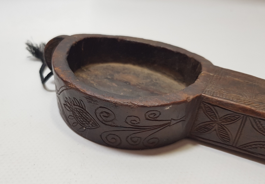 ÜZERİ KUŞ VE KÖPEK MOTİFLİ EL YAPIMI ANTİKA KAHVE SOĞUDANI