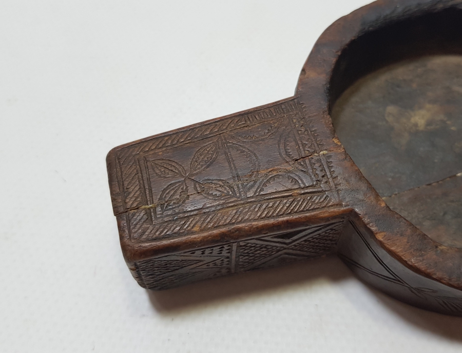 ÜZERİ KUŞ VE KÖPEK MOTİFLİ EL YAPIMI ANTİKA KAHVE SOĞUDANI