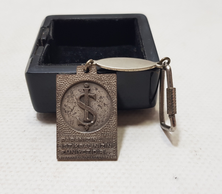 TÜRKİYE İŞ BANKASI HATIRA GÜMÜŞ KAPLAMA ANAHTARLIK