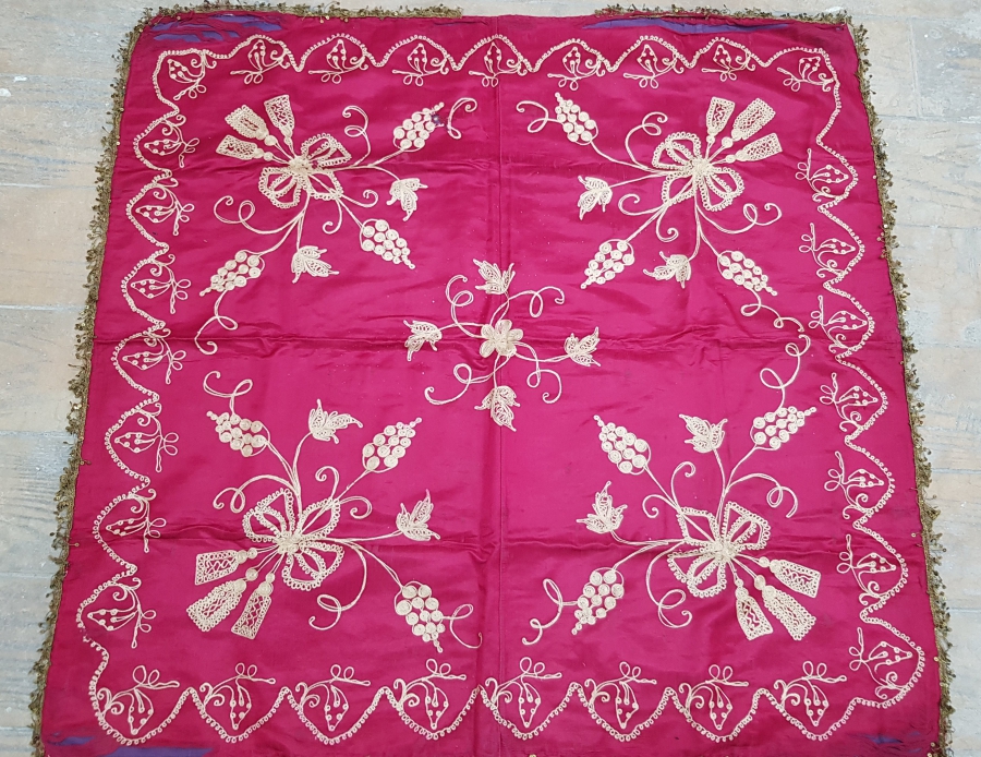 SUZENİ İŞÇİLİKLİ VE GÜMÜŞ SIRMALI BÜYÜK BOY OSMANLI DÖNEMİ GELİN BOHÇASI