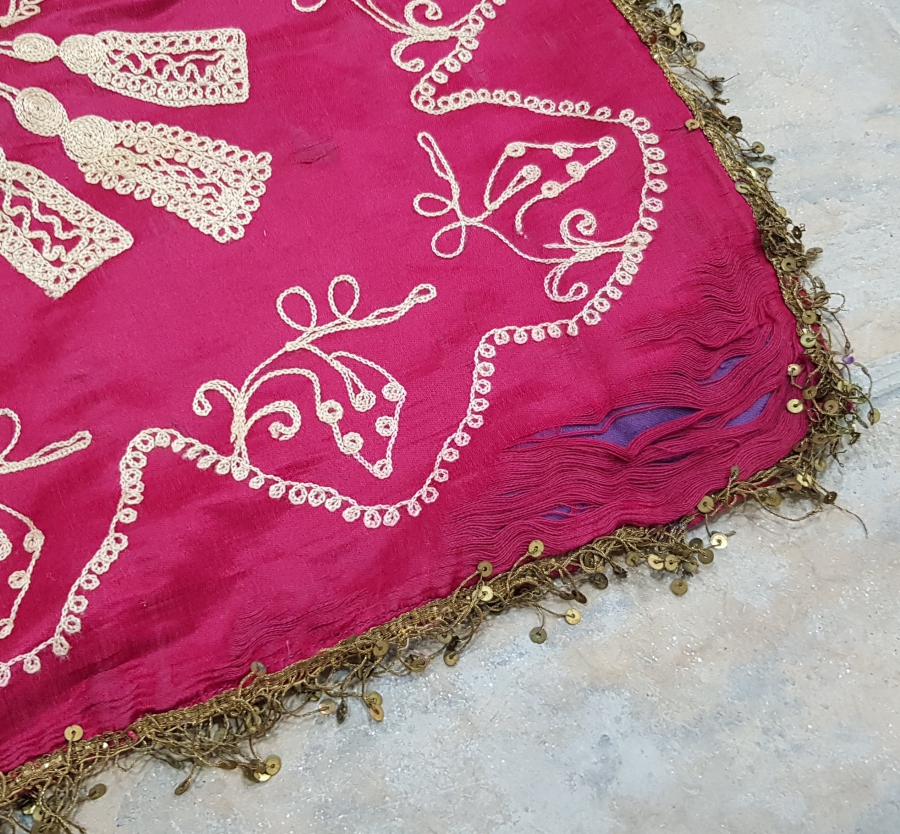 SUZENİ İŞÇİLİKLİ VE GÜMÜŞ SIRMALI BÜYÜK BOY OSMANLI DÖNEMİ GELİN BOHÇASI