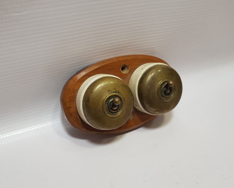 OSMANLI DÖNEMİ ÇOK NADİR PORSELEN VE BAKIRDAN YAPILMIŞ ELEKTRİK ANAHTARI