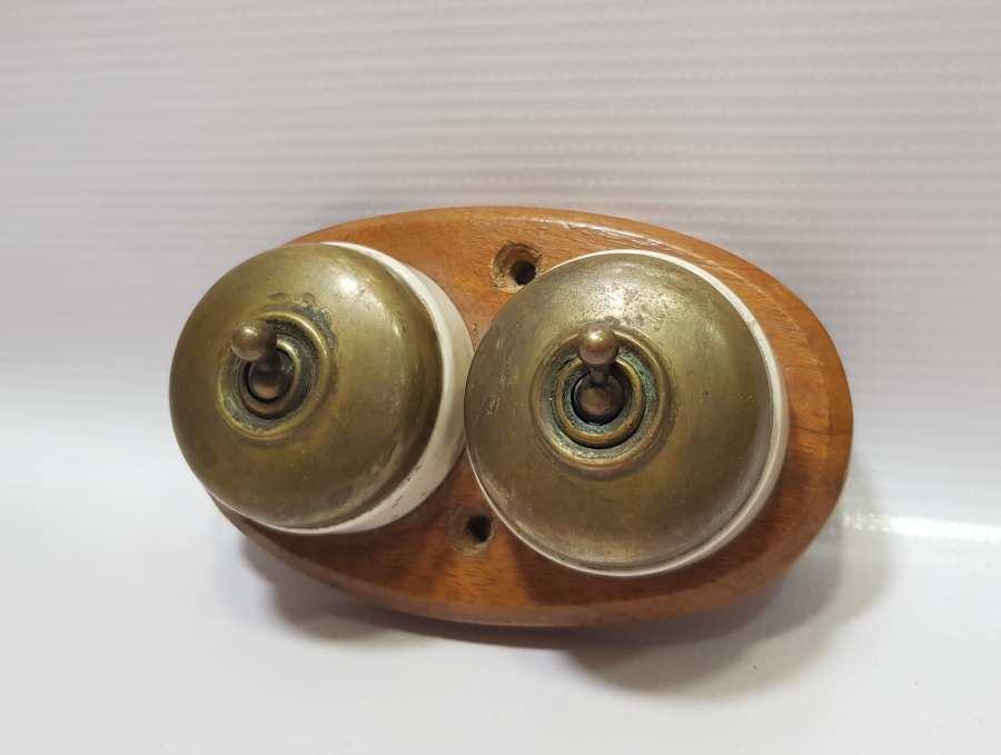 OSMANLI DÖNEMİ ÇOK NADİR PORSELEN VE BAKIRDAN YAPILMIŞ ELEKTRİK ANAHTARI