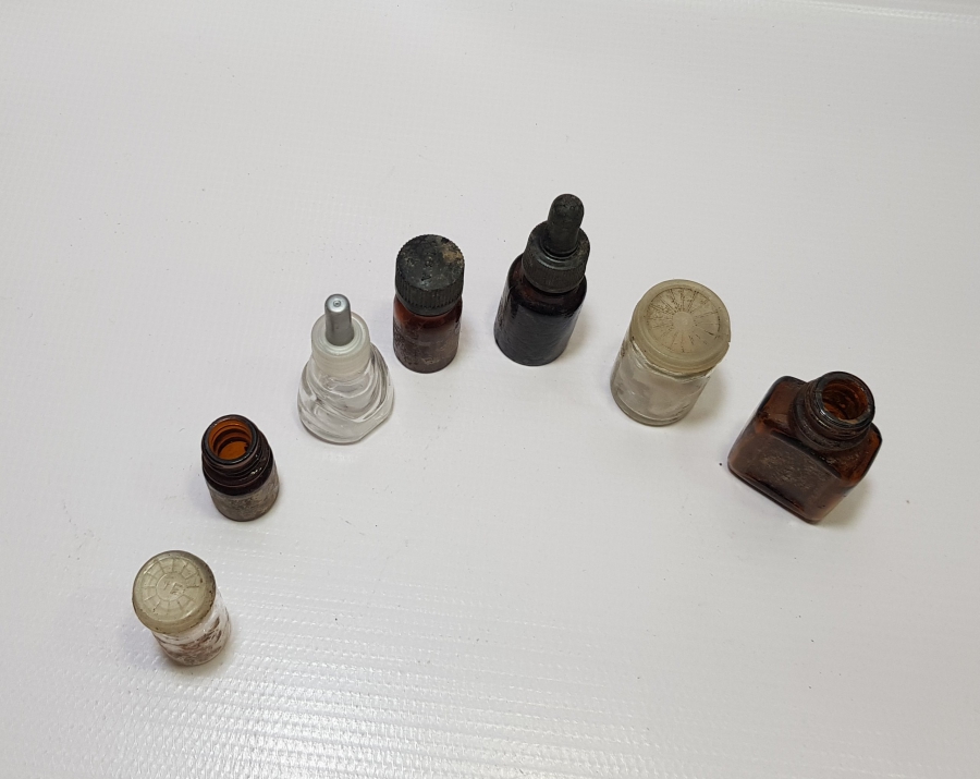 ECZACILIK TARİHİ - ANTİKA CAM İLAÇ ŞİŞESİ LOTU