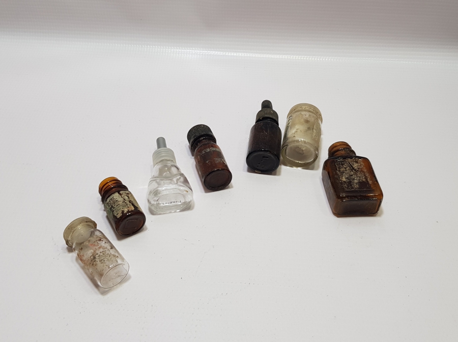 ECZACILIK TARİHİ - ANTİKA CAM İLAÇ ŞİŞESİ LOTU